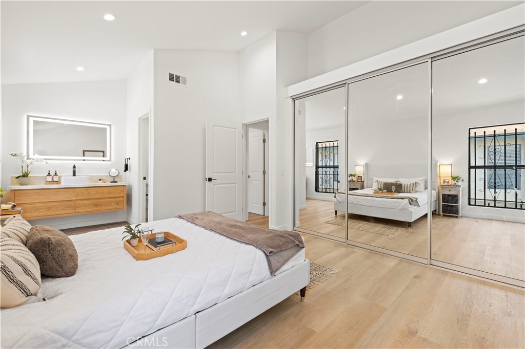 11107 Arminta Street 15