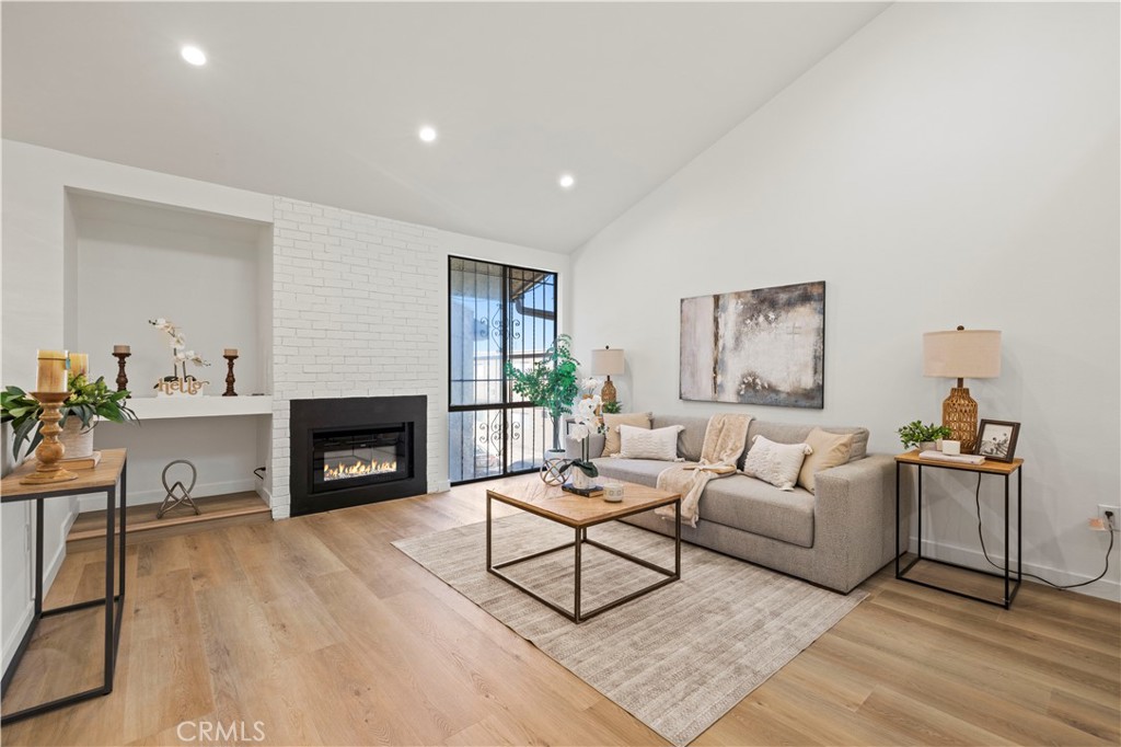 11107 Arminta Street 15