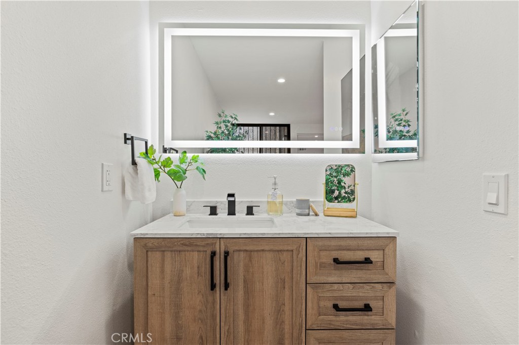 11107 Arminta Street 15