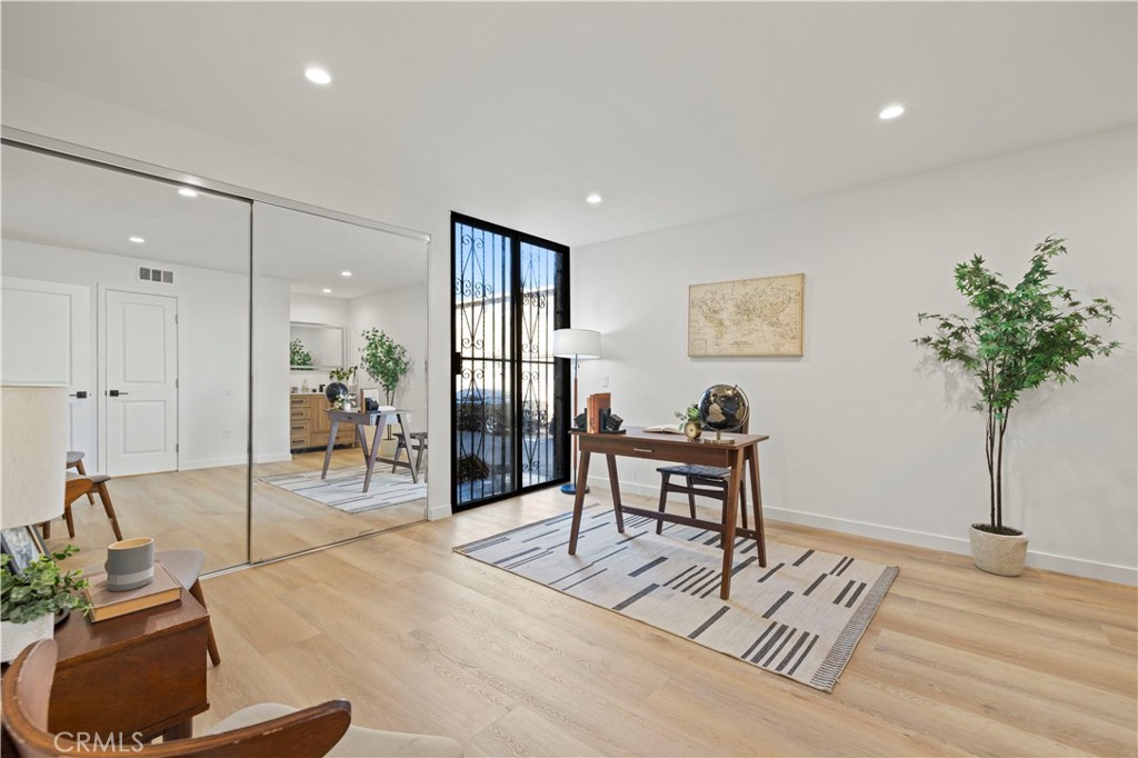 11107 Arminta Street 15