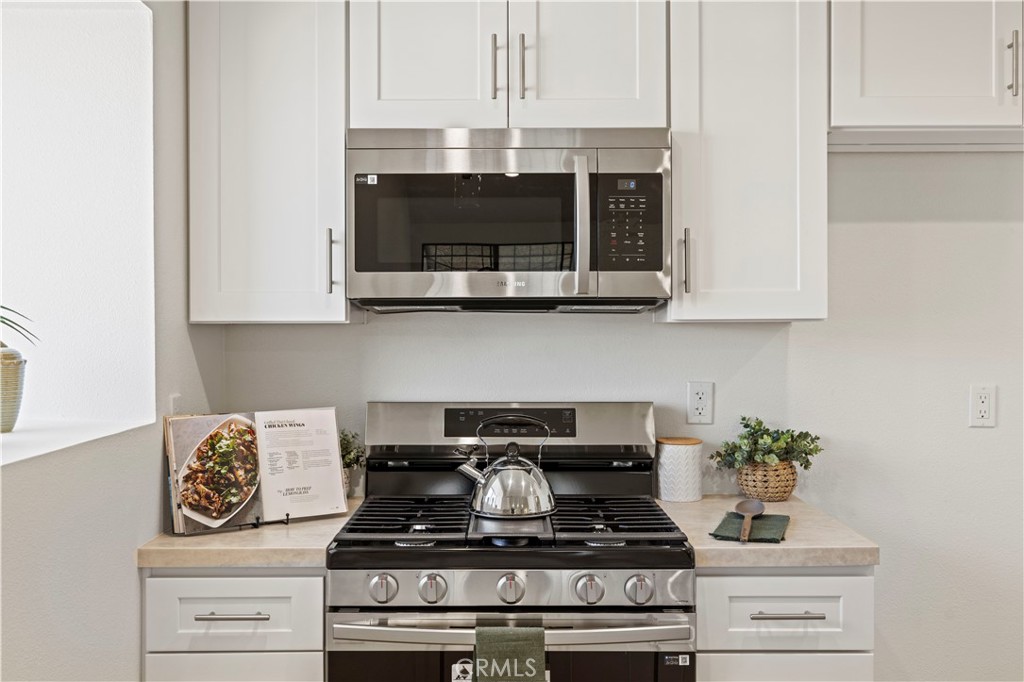 11107 Arminta Street 15