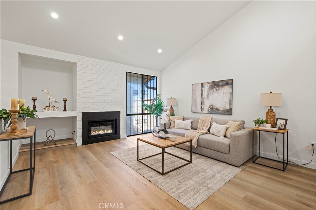 11107 Arminta Street 15