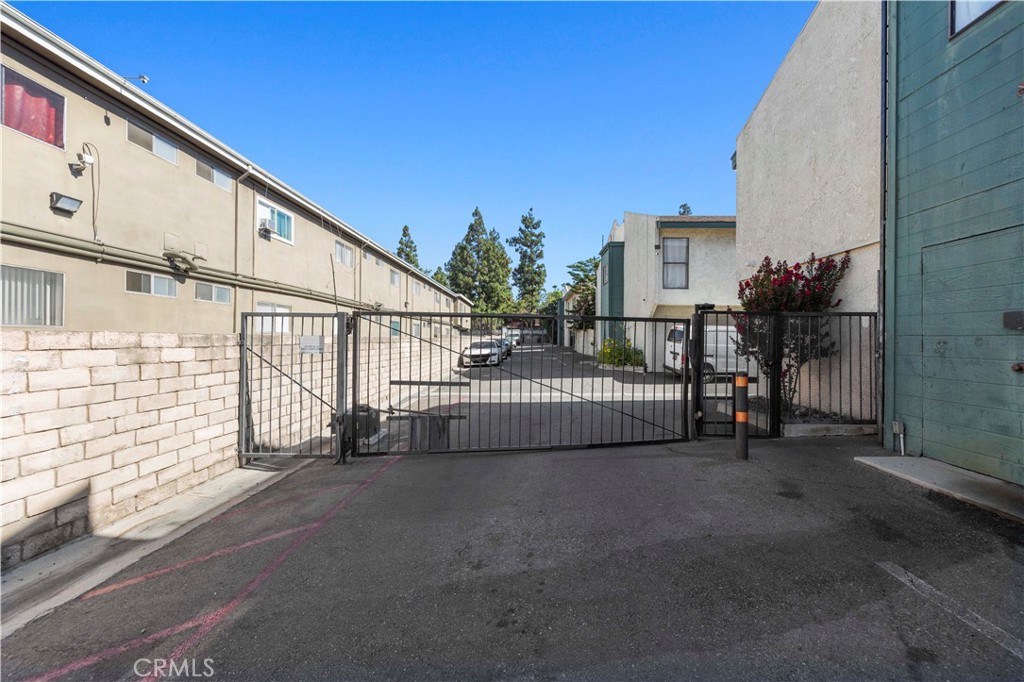 11107 Arminta Street 15