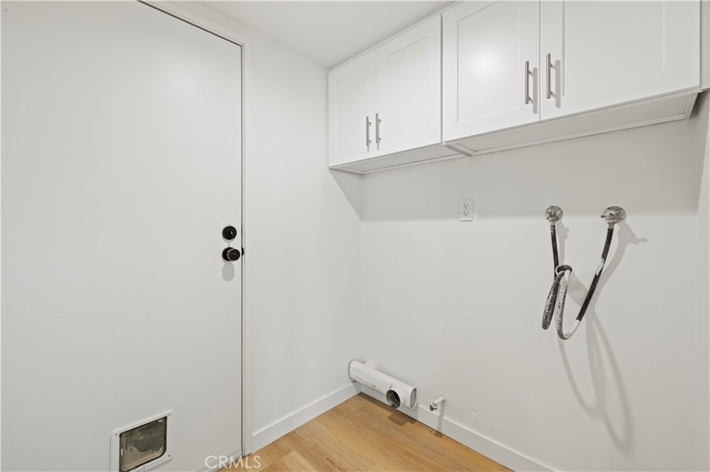 11107 Arminta Street 15