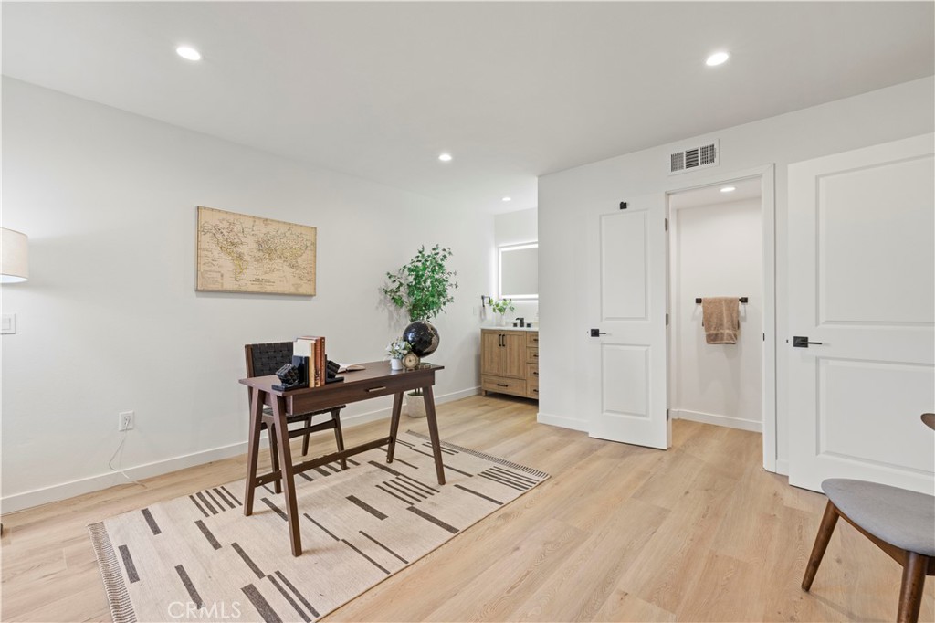 11107 Arminta Street 15