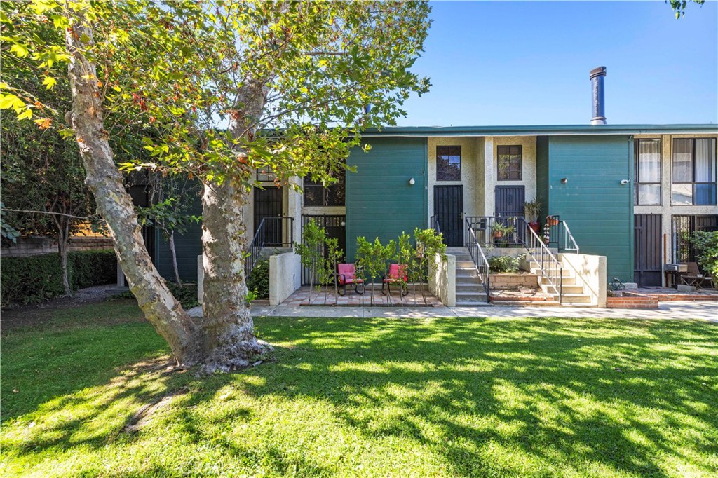 11107 Arminta Street 15