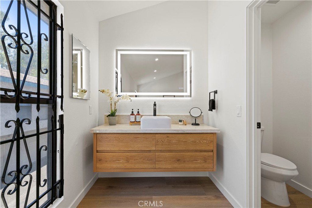 11107 Arminta Street 15