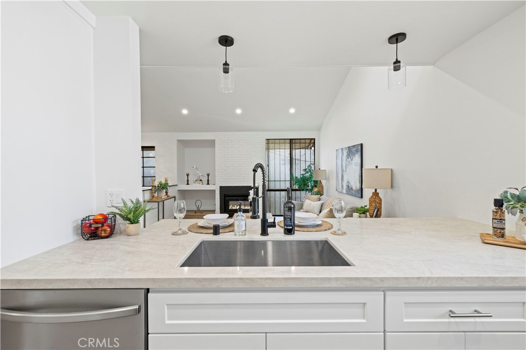 11107 Arminta Street 15