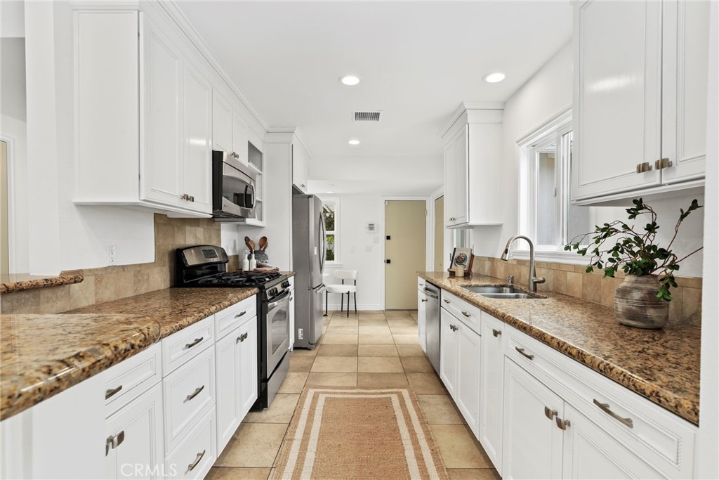 4410 Canoga Drive
