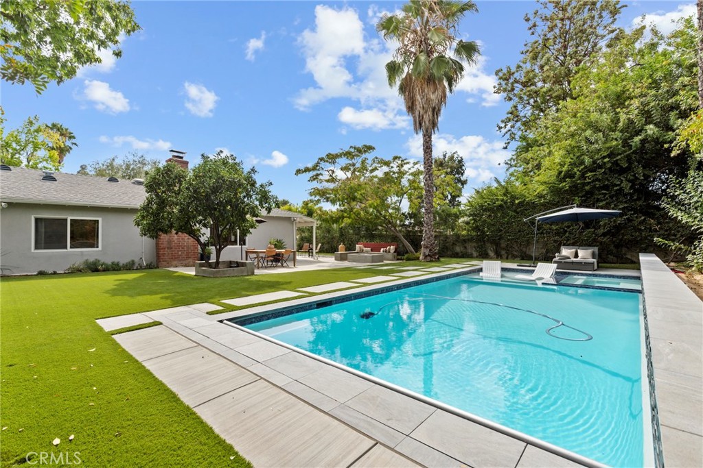 4410 Canoga Drive