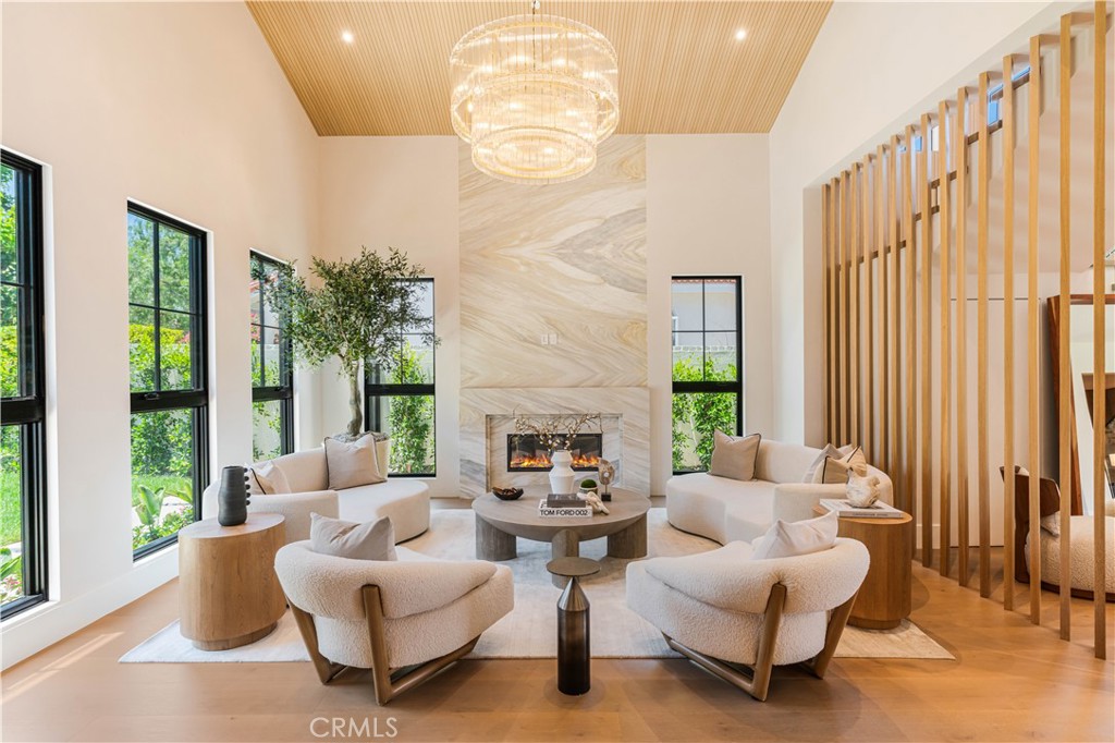 16711 Moorpark Street