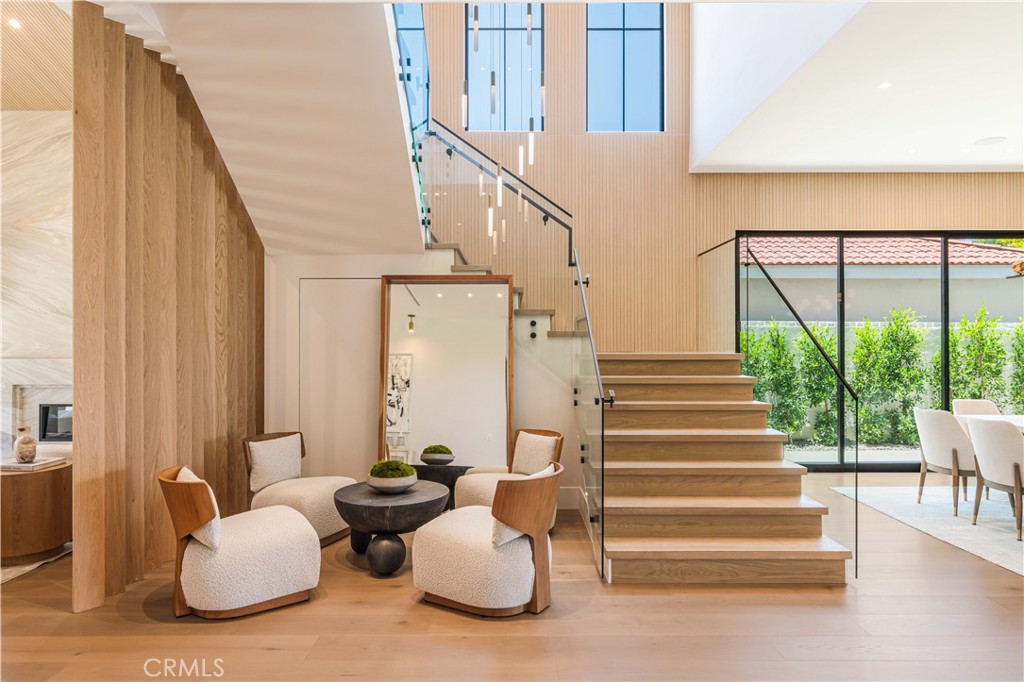 16711 Moorpark Street