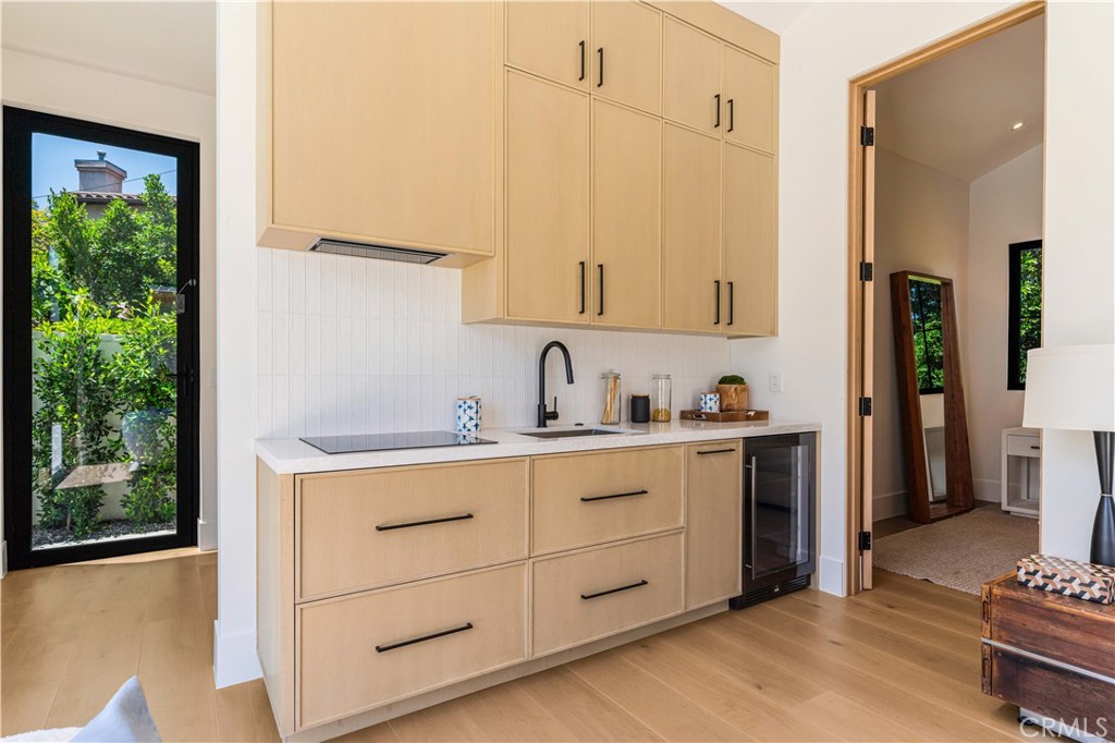 16711 Moorpark Street