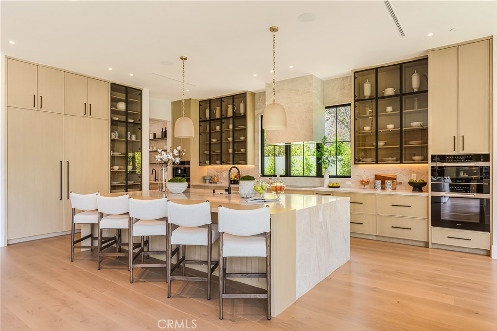 16711 Moorpark Street