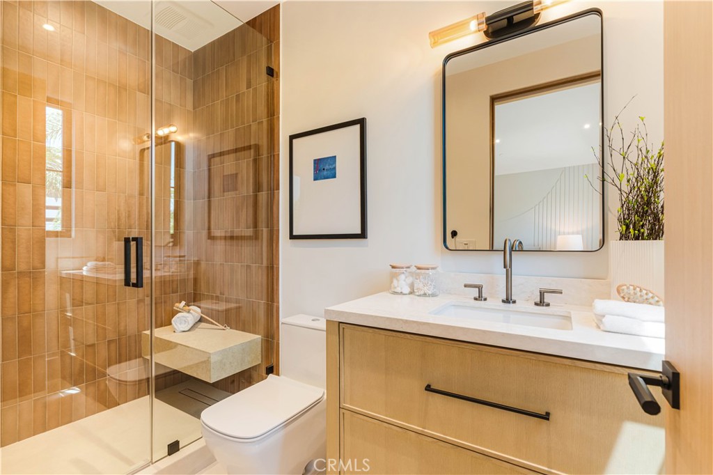 16711 Moorpark Street