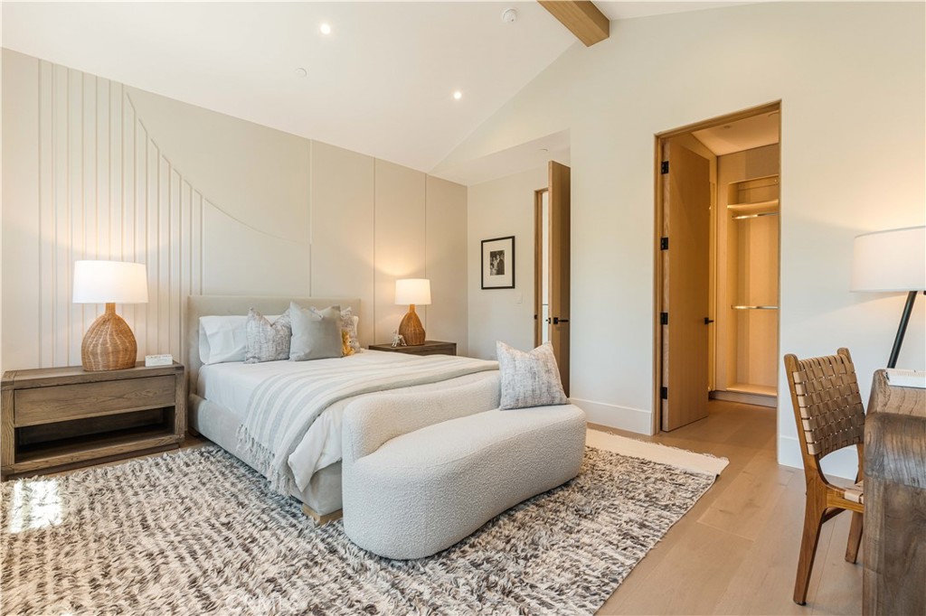 16711 Moorpark Street