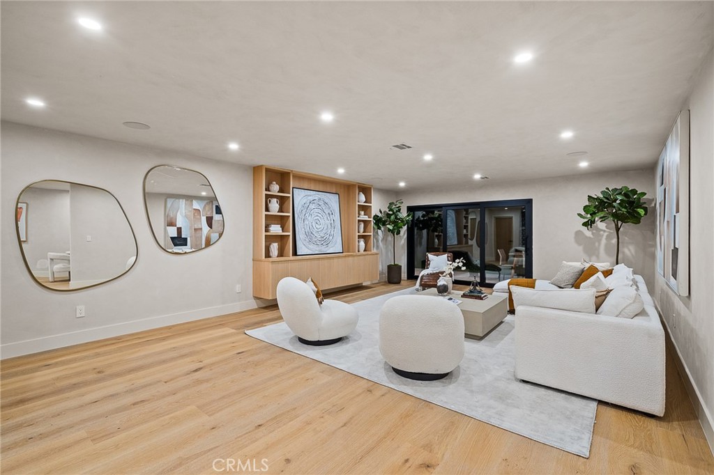 5157 Woodley Avenue