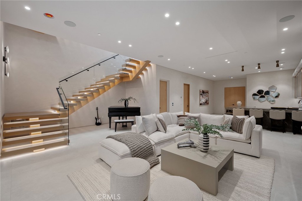 528 Marguerita Avenue