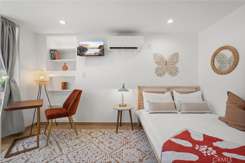 2258 1/2 Helios Drive