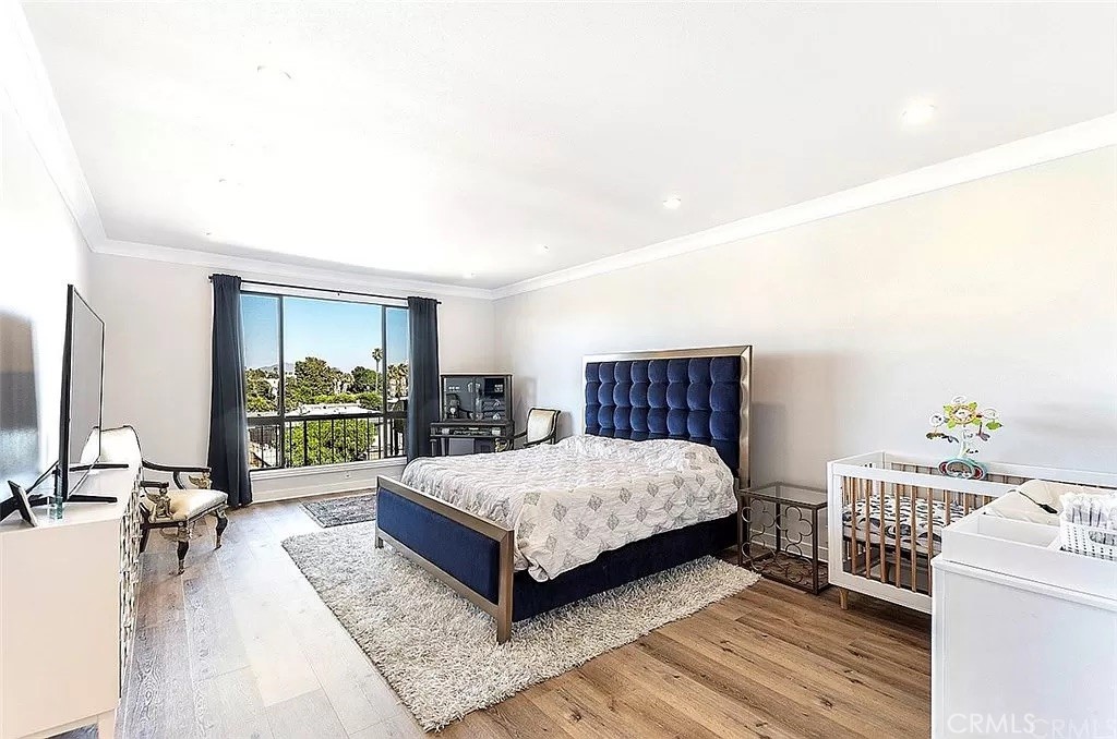 4454 Ventura Canyon Avenue 305