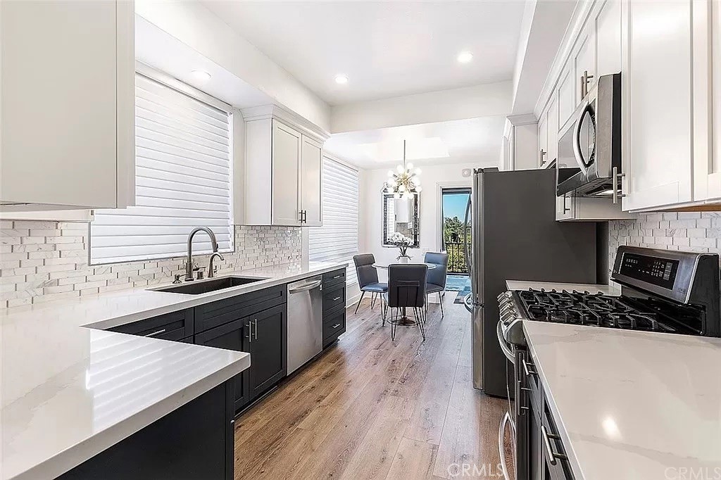 4454 Ventura Canyon Avenue 305