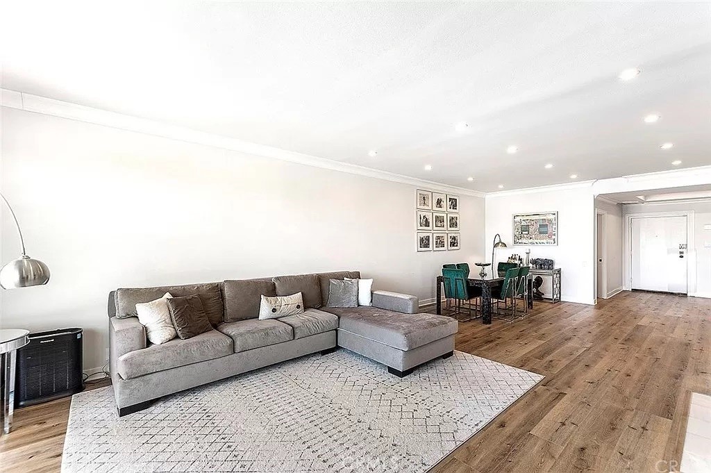 4454 Ventura Canyon Avenue 305