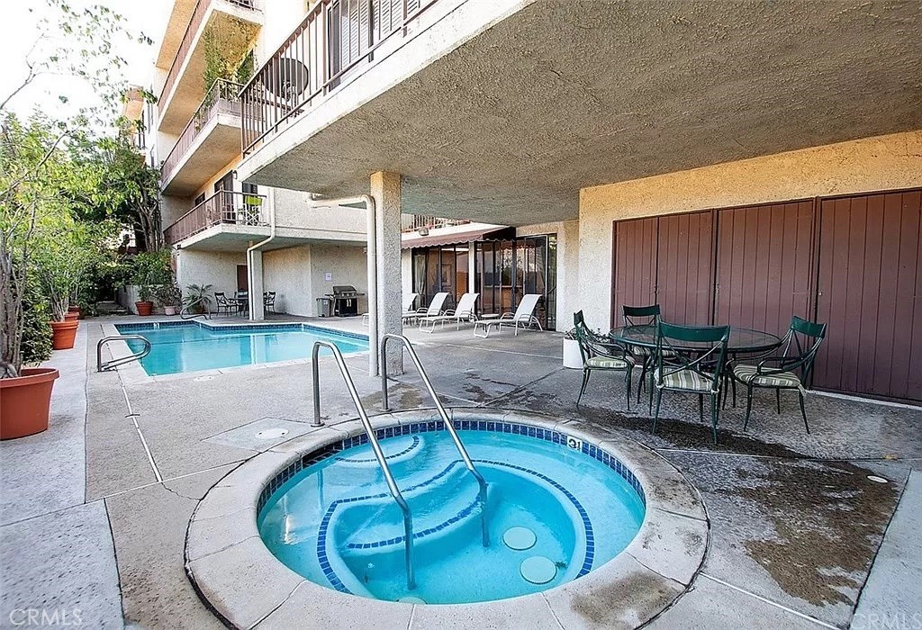 4454 Ventura Canyon Avenue 305