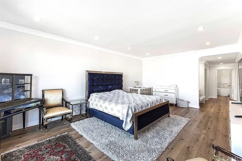 4454 Ventura Canyon Avenue 305