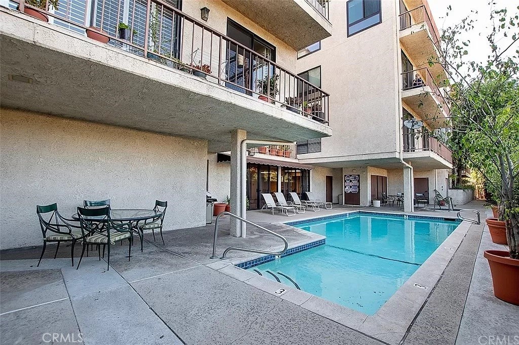 4454 Ventura Canyon Avenue 305