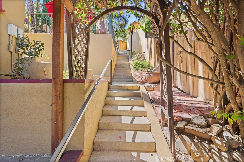 2253 1/2 N Gower Street