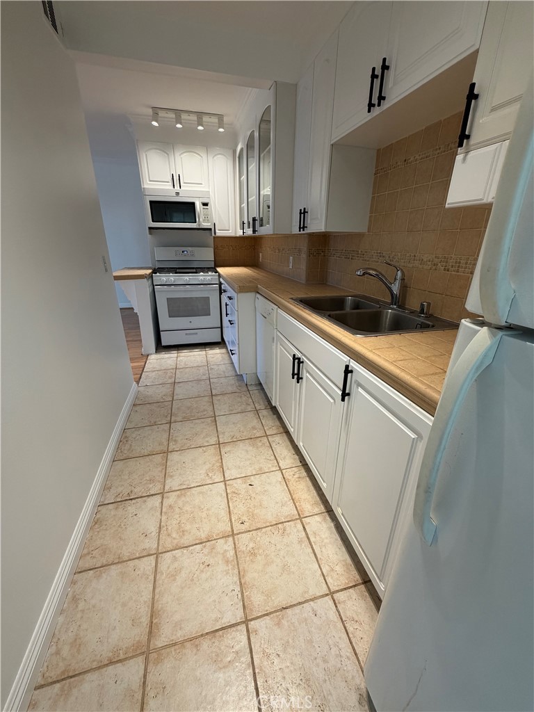 2253 1/2 N Gower Street