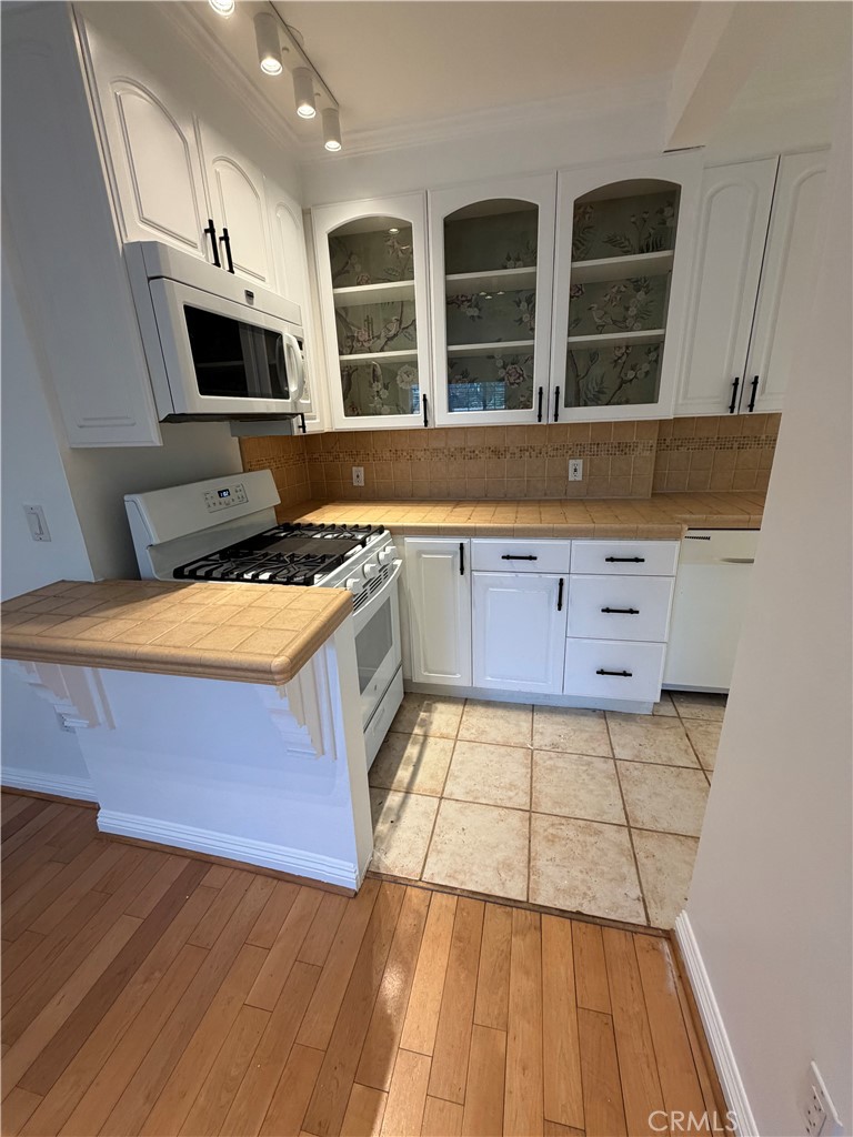 2253 1/2 N Gower Street