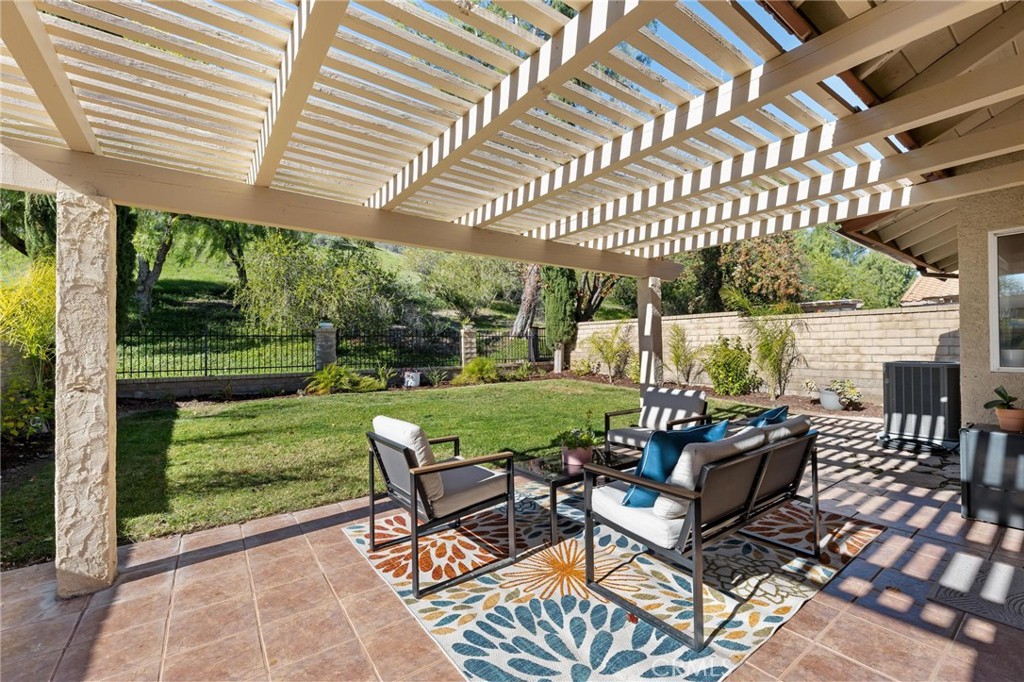 28205 Stonington Lane