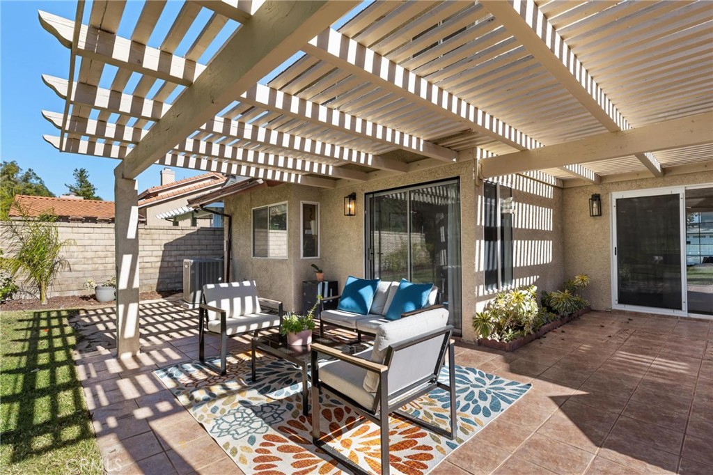 28205 Stonington Lane