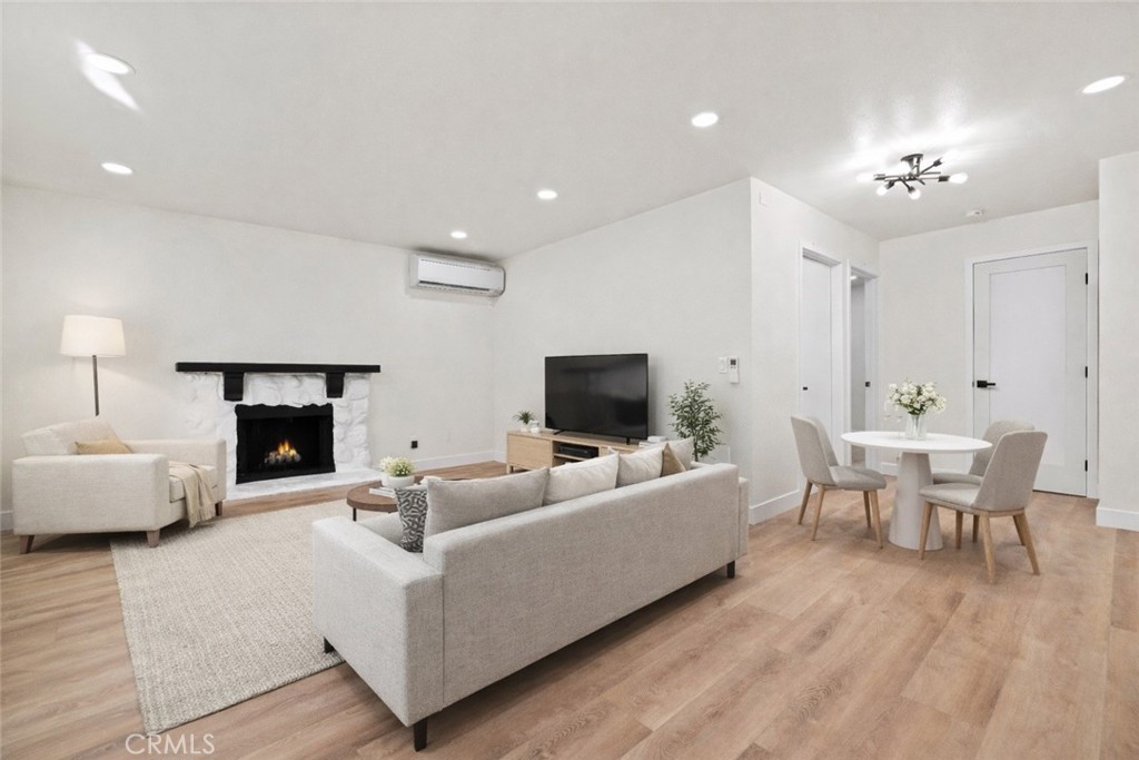 21209 De La Guerra Street