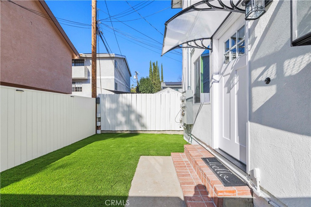 21209 De La Guerra Street