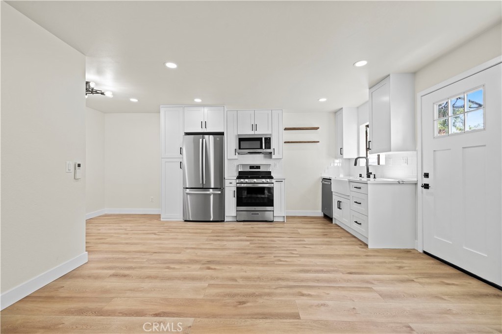 21209 De La Guerra Street