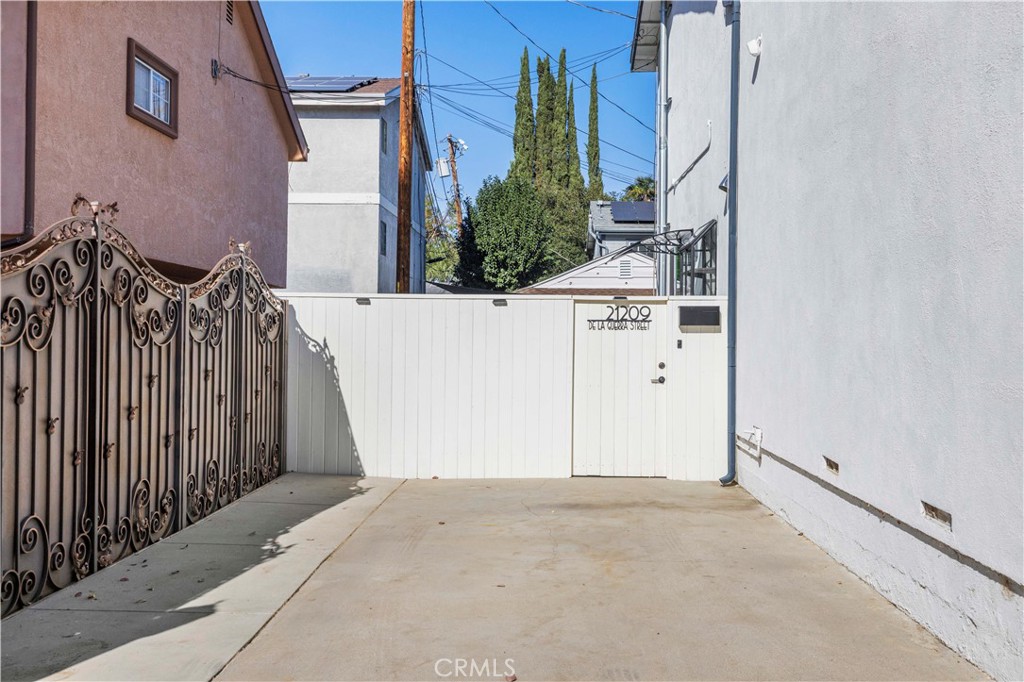 21209 De La Guerra Street