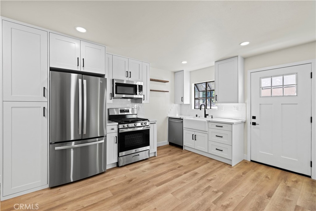 21209 De La Guerra Street