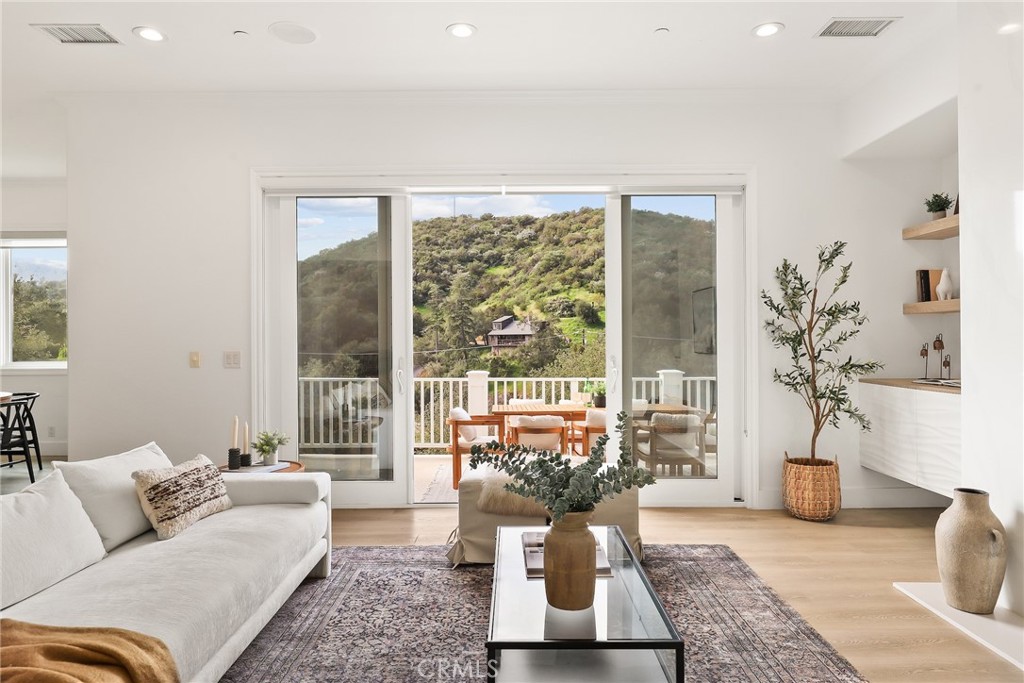 238 Lake Sherwood Drive