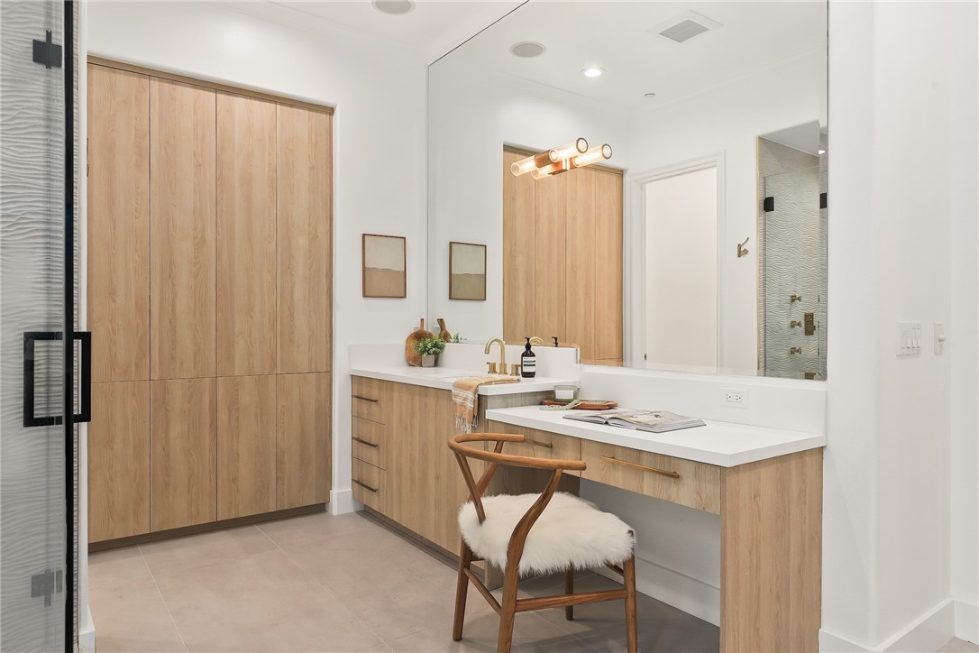 238 Lake Sherwood Drive