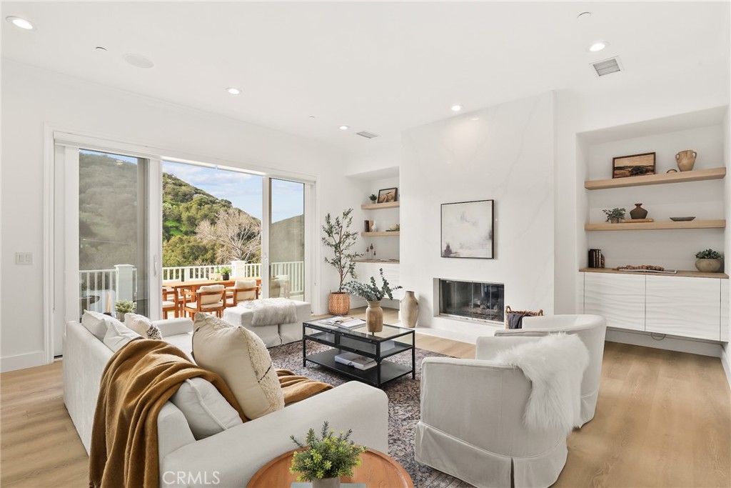 238 Lake Sherwood Drive