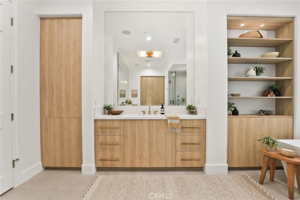 238 Lake Sherwood Drive