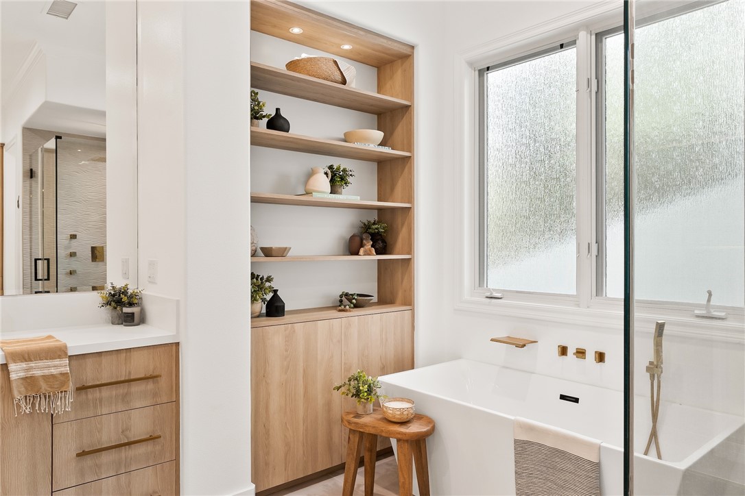 238 Lake Sherwood Drive