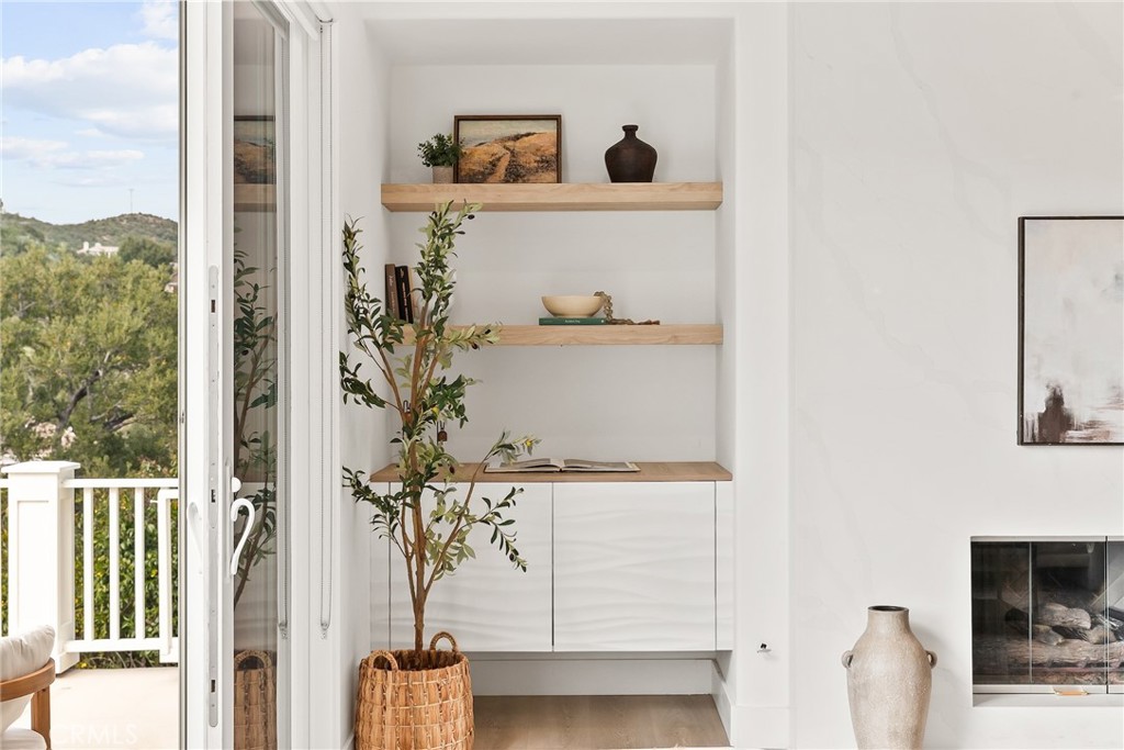 238 Lake Sherwood Drive