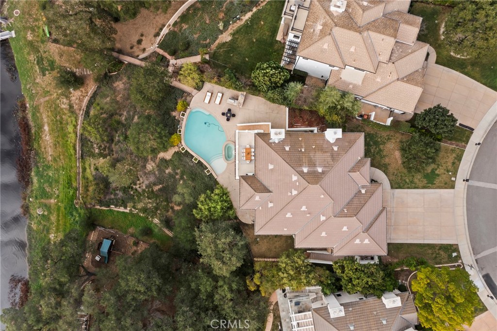 238 Lake Sherwood Drive