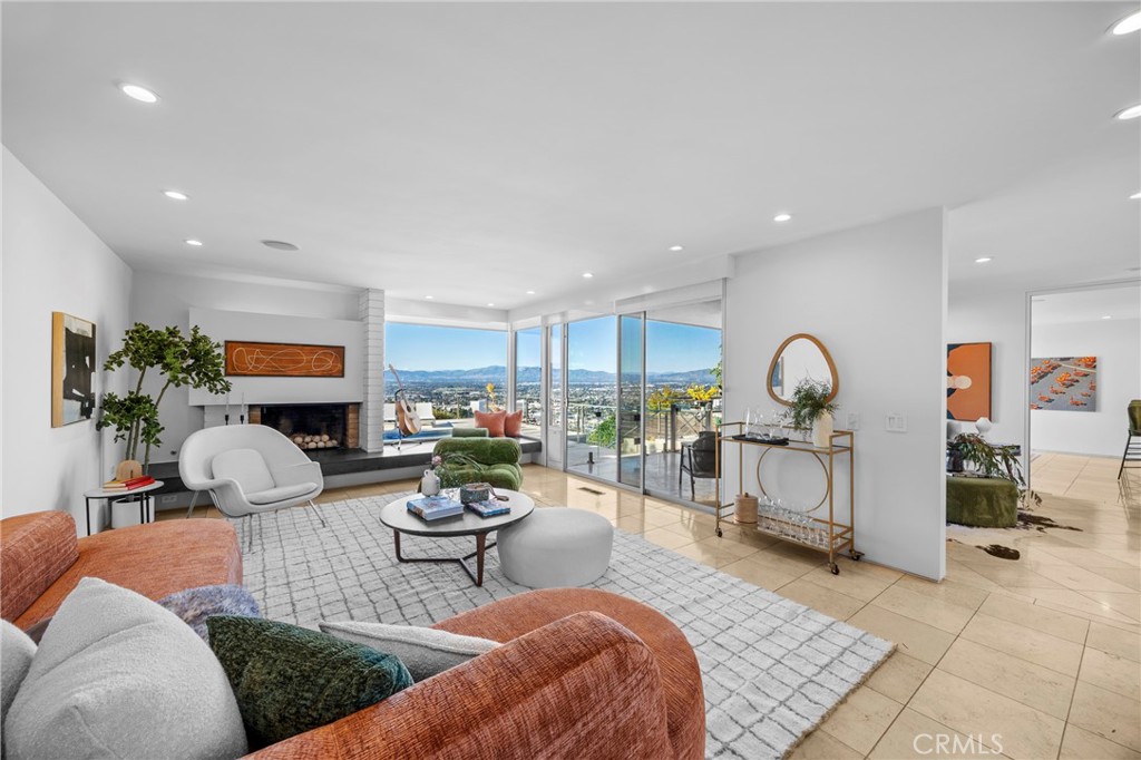 3851 Beverly Ridge