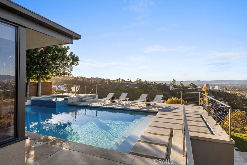 3851 Beverly Ridge