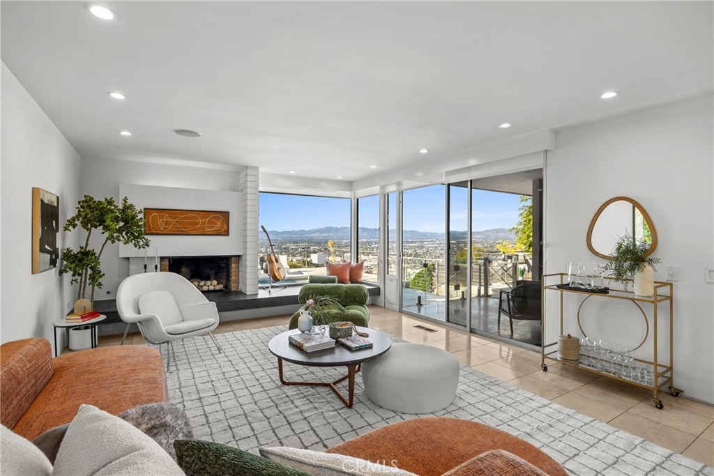 3851 Beverly Ridge