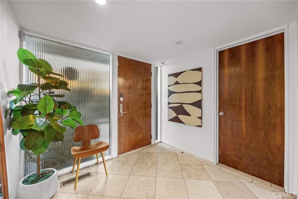 3851 Beverly Ridge